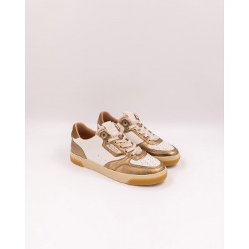 Chic sneakers