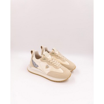 Trendy sneaker