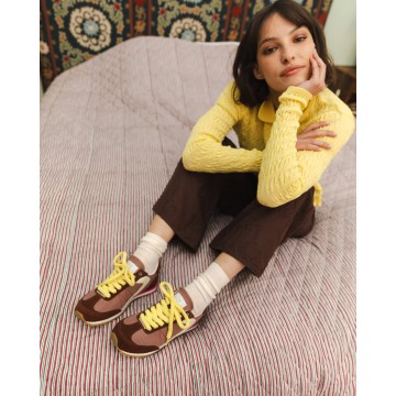 Zapatilla marrón