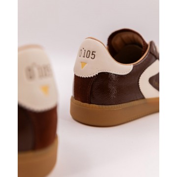 Flat sneaker