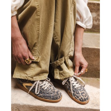Canvas sneaker