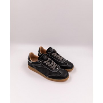 Trendy sneaker