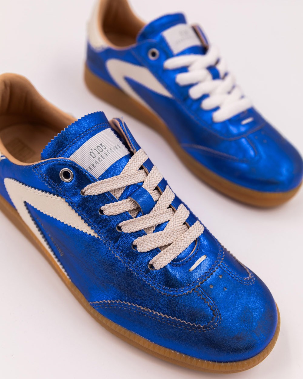 Feminine sneaker. Feminine sneaker.