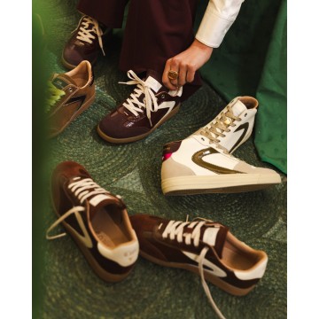 Burgundy sneaker