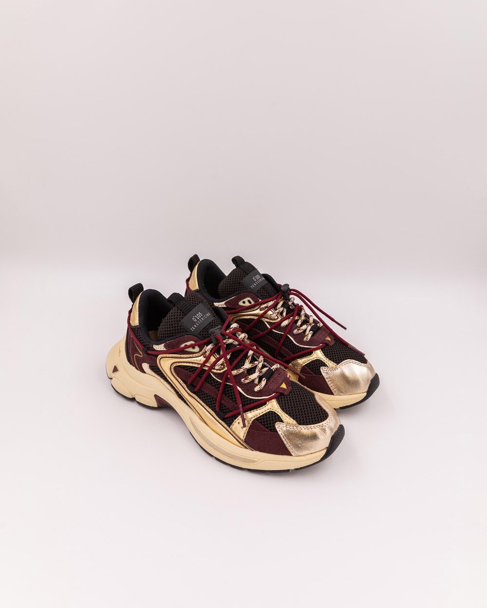 Burgundy sneaker Burgundy sneaker