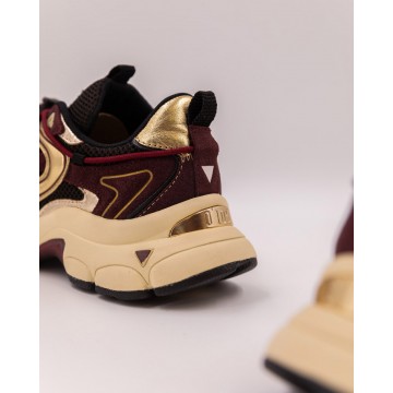 Zapatilla negra